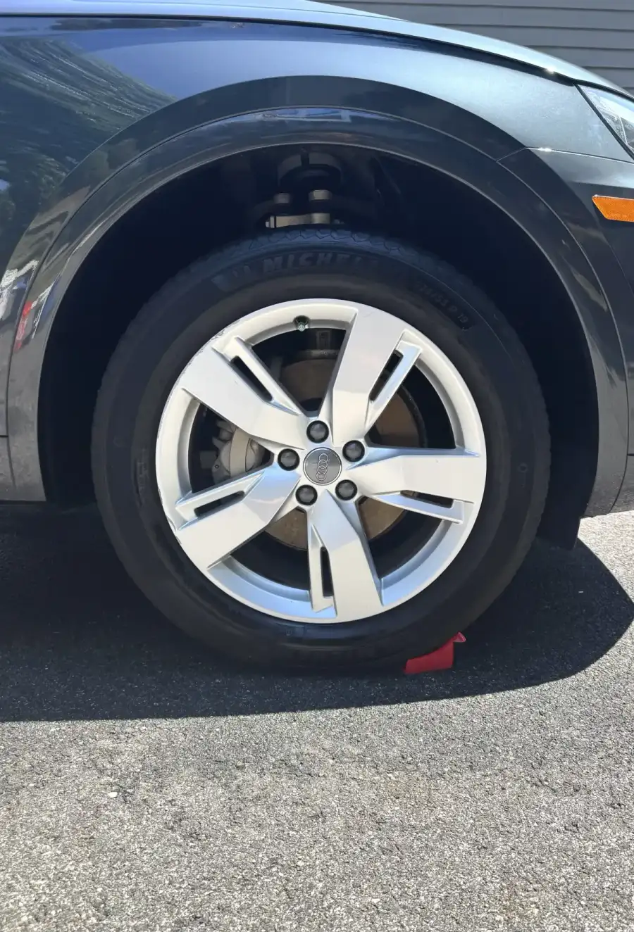 Tire dressing and shine after professional car detailing in NJ by GNG Auto Detail
